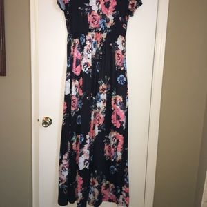 Long black and floral dress w/pockets.